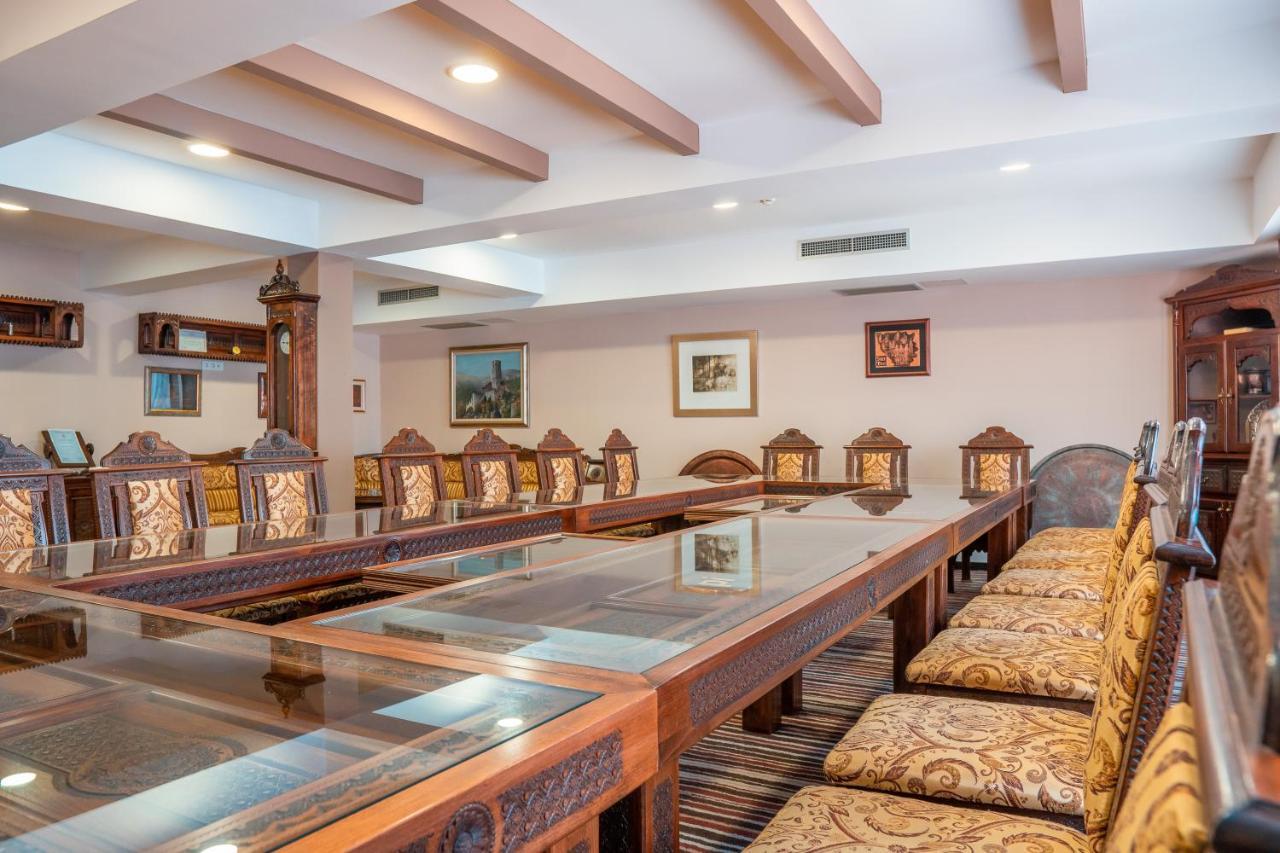 Garden City Hotel Кониц Экстерьер фото