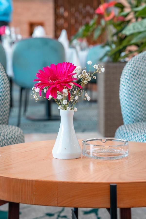Garden City Hotel Кониц Экстерьер фото