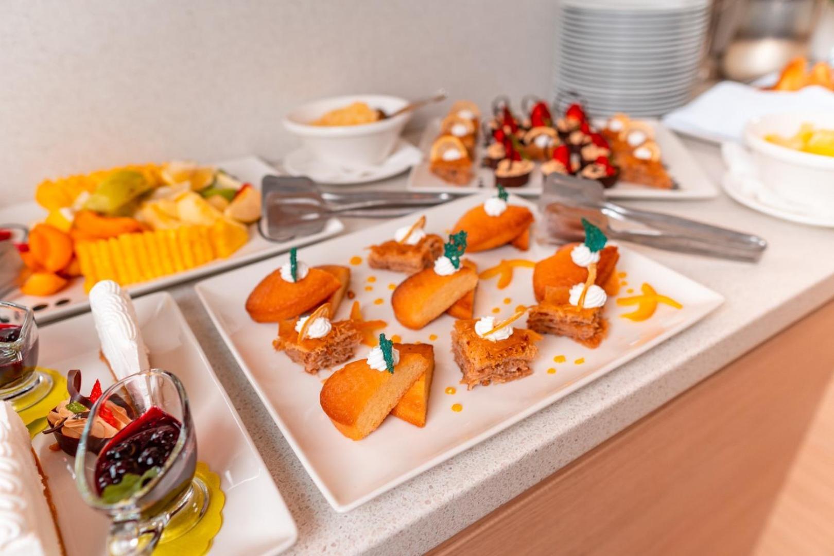Garden City Hotel Кониц Экстерьер фото