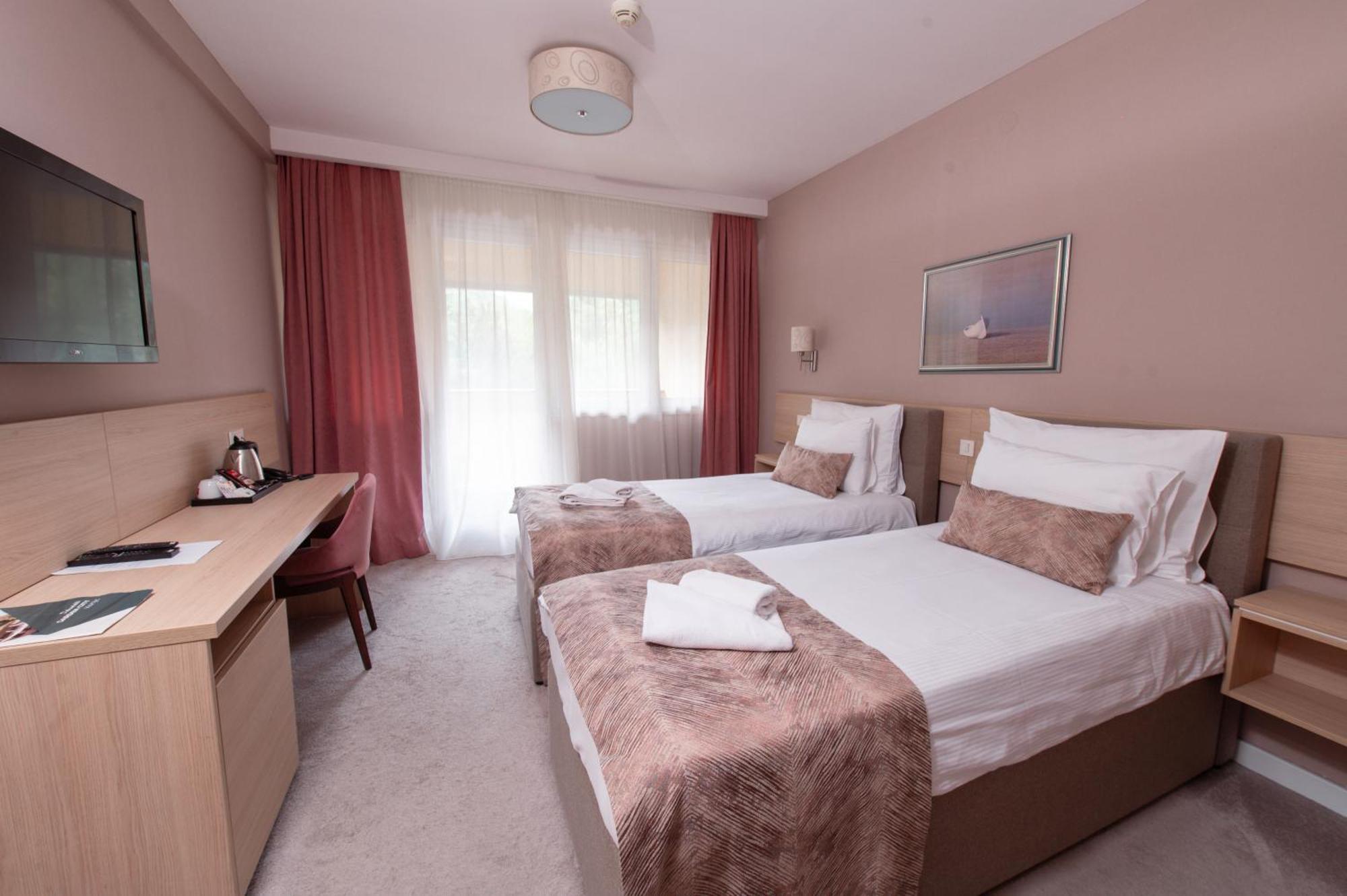 Garden City Hotel Кониц Экстерьер фото